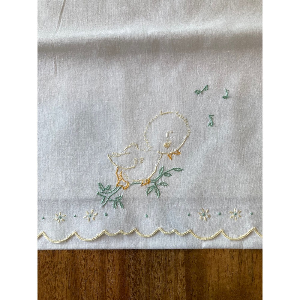 VTG Embroidered Crib Top Sheet and Pillow Case Set‎ Chick Classic
